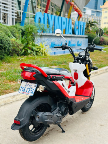 HONDA Zoomer X 018 ក្រុមហ៊ុន ម៉ាសុីនតាន់ហាប់នែនស្ងាត់ជិះស្រួលមិនលាន់មិនហុយមានពន្ធកាតគ្រឺហ្សីន