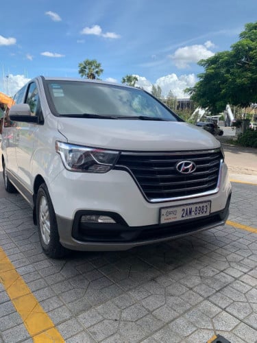 HYUNDAI H1 2017 For Rent /出租