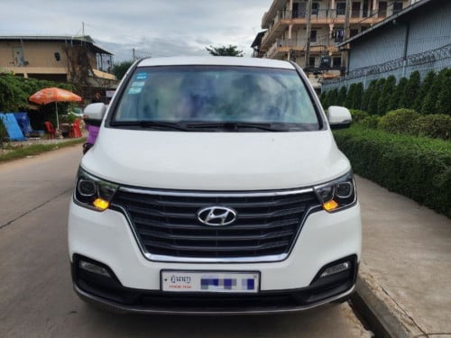 HYUNDAI H1 2017 For Rent /出租