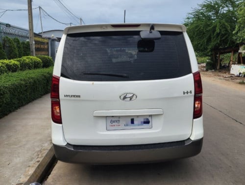 HYUNDAI H1 2017 For Rent /出租