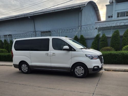 HYUNDAI H1 2017 For Rent /出租