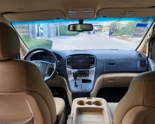 HYUNDAI H1 2017 For Rent /出租