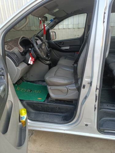 HYUNDAI Starex 2009 For Rent /出租
