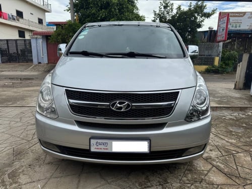 HYUNDAI Starex 2009 For Rent /出租