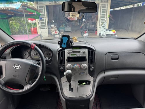 HYUNDAI Starex 2009 For Rent /出租