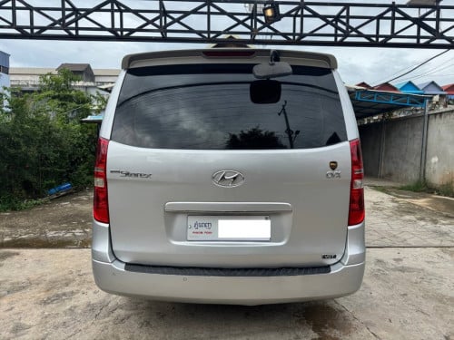 HYUNDAI Starex 2009 For Rent /出租