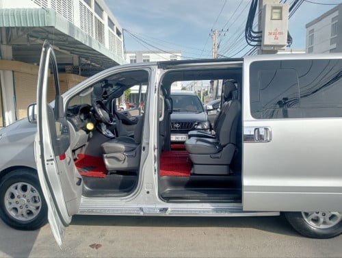 HYUNDAI Starex 2009 For Rent /出租