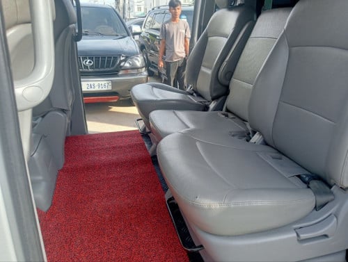 HYUNDAI Starex 2009 For Rent /出租