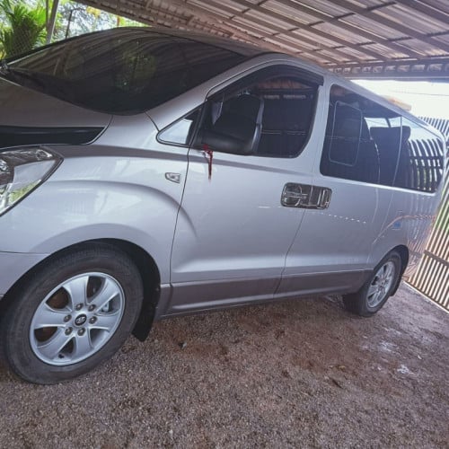 HYUNDAI Starex 2009 For Rent /出租
