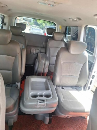 HYUNDAI Starex 2011 For Rent /出租