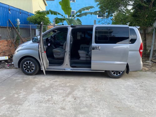 HYUNDAI Starex 2013 For Rent /出租