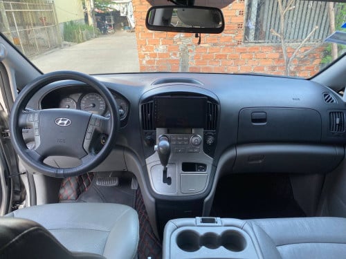 HYUNDAI Starex 2013 For Rent /出租