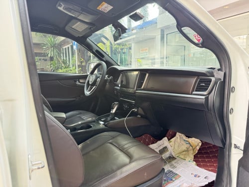 I want to sell Mazda BT50 White Color 2022