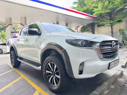 I want to sell Mazda BT50 White Color 2022