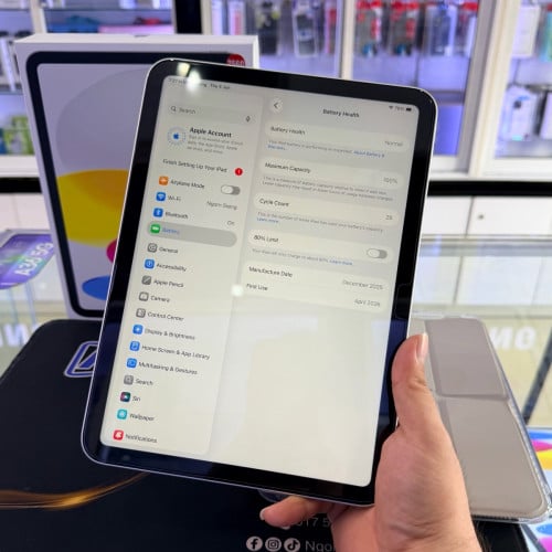 iPad A16 256gb 99% warranty 11 months
