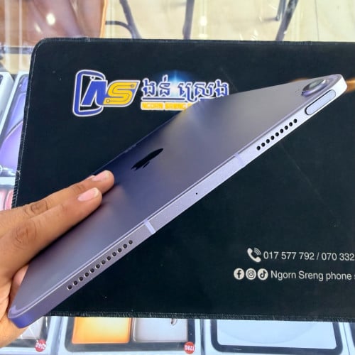 iPad Air M1 256gb sim and wifi 99%