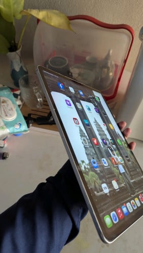 ipad pro 12.9inch 2018 64G refresh rate 120hz ស្អាត 99.99%
