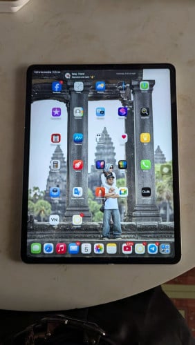 ipad pro 12.9inch 2018 64G refresh rate 120hz ស្អាត 99.99%