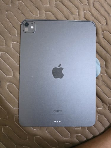 iPad pro M4 11 inch WiFi មួយទឹក 900$ ចរចាគ្នាបានបងប្អូន