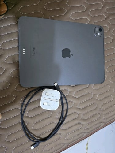 iPad pro M4 11 inch WiFi មួយទឹក 900$ ចរចាគ្នាបានបងប្អូន