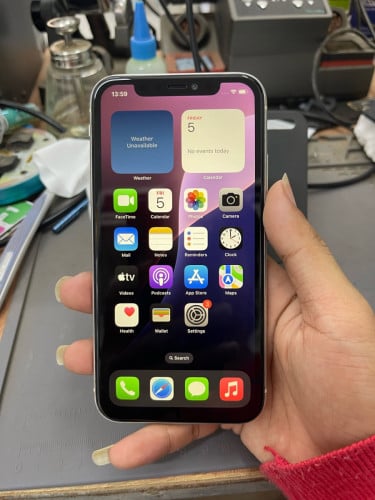 iPhone 11 128g ស្ទើតួ