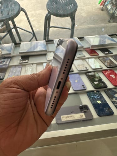 iphone 11 ទើបកាត់ពីភ្ញៀវបានអេក្រង់ថ្មី តួរ97%