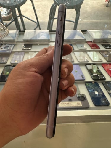 iphone 11 ទើបកាត់ពីភ្ញៀវបានអេក្រង់ថ្មី តួរ97%