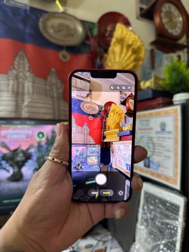 iPhone 13 / 128g / no scan / អេក្រង់ហ្សុីនឆ្កូតកញ្ចក់តិចៗដូចរូប ថ្មកាន់ 85% លក់តំលៃក្រោមទី 195$ ដាច់