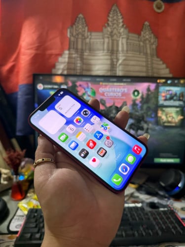 iPhone 13 / 128g / no scan / អេក្រង់ហ្សុីនឆ្កូតកញ្ចក់តិចៗដូចរូប ថ្មកាន់ 85% លក់តំលៃក្រោមទី 195$ ដាច់