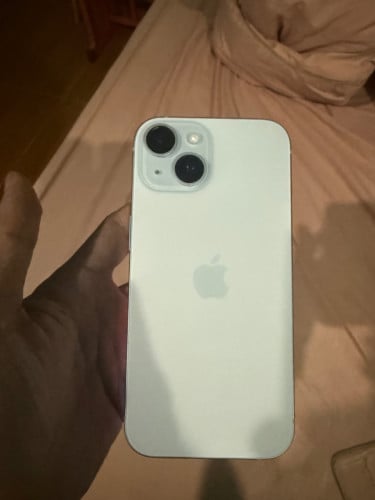 iPhone 15 ស្អាតគ្មានកន្លែងទាស់សាក់ថ្ម 7 ដង