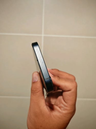 iPhone 16e (Lock SIM)