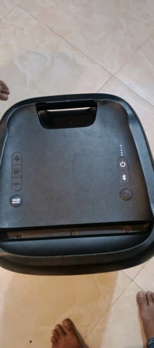 jbl party box 300 នៅសានុំថ្មកាន់សំលេងណែន ស្ទើរូប 165$ វៃដូរបាន