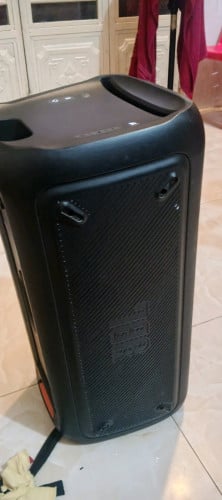 jbl party box 300 នៅសានុំថ្មកាន់សំលេងណែន ស្ទើរូប 165$ វៃដូរបាន