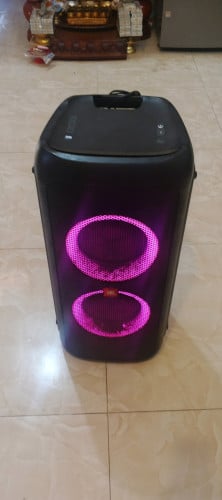 jbl party box 300 នៅសានុំថ្មកាន់សំលេងណែន ស្ទើរូប 165$ វៃដូរបាន