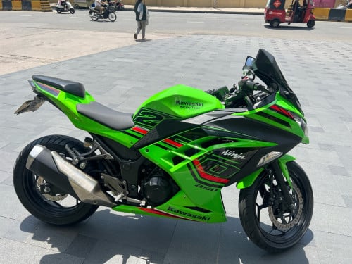 Kawasaki ninja 250cc ខ្ចី