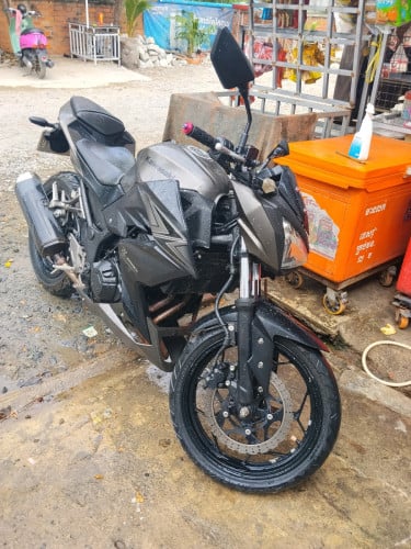 Kawasaki Z 250$ ប្រើផ្ទាល់លក់ មានពន្ធកាតគ្រីត្រឹមត្រូវ