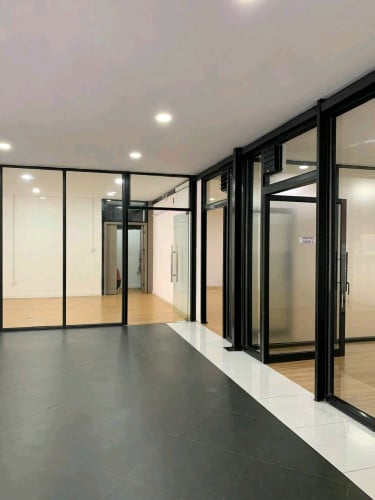 Land / Showroom for Rent :  Ready-to-use garage and office structures already on-site.