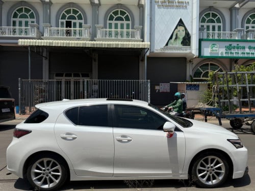Lexus CT 200h 2013 For Rent /出租