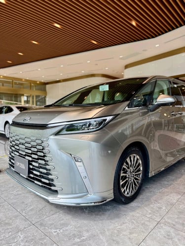 Lexus LM350h 7-Seater 2026