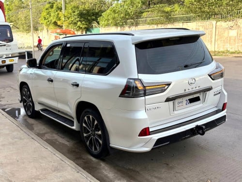 LEXUS LX570 KURO 2021