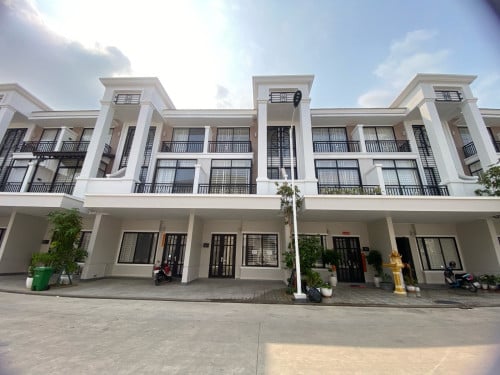 Link A សំរាប់លក់ នៅបុរីប៉េងហួតបឹងស្នោរ តម្លៃ 179,900$ចរចាគ្នាបាន