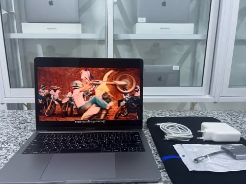 MacBook Pro 201613inch i5 ram16 ssd 256g 240$