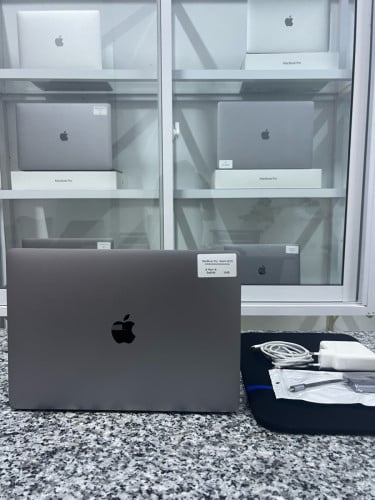 MacBook Pro 201613inch i5 ram16 ssd 256g 240$