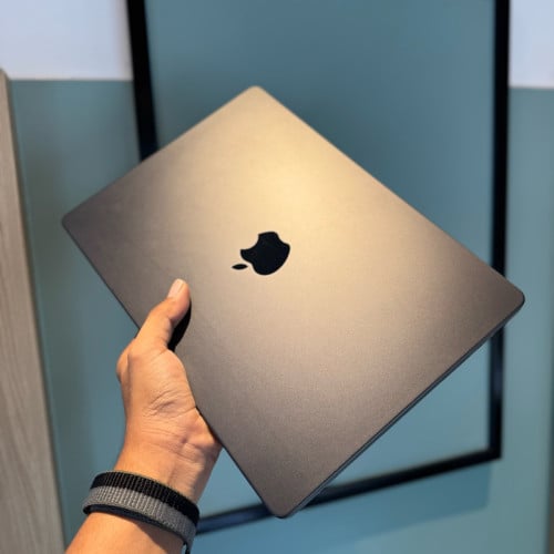 Macbook Pro M4 Chip 24GB+1TB 98%​ តម្លៃចចារបាន