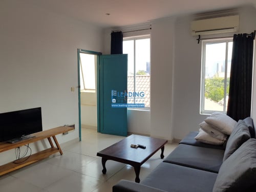 N084 | Western Renovated Apartment 1 Bedroom Near Royal Palace For Rent