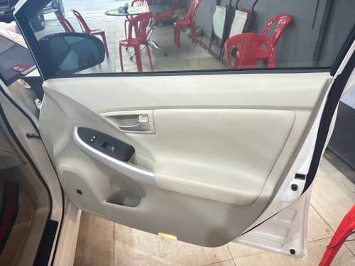 Prius 014 option 4 Delux Solar លឿងក្នុង