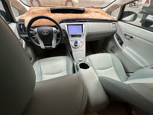 Prius 014 option 4 Delux Solar លឿងក្នុង