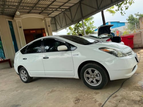Prius 04 half full