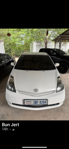 Prius 04 half full