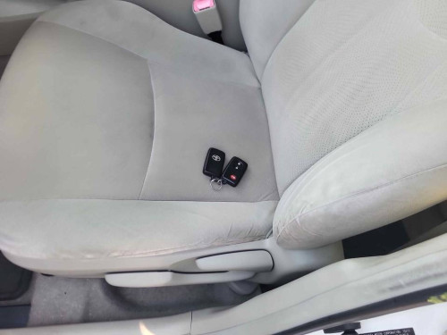 Prius 2010 Option 3 បើកទូអាទិត្យក្រោយ